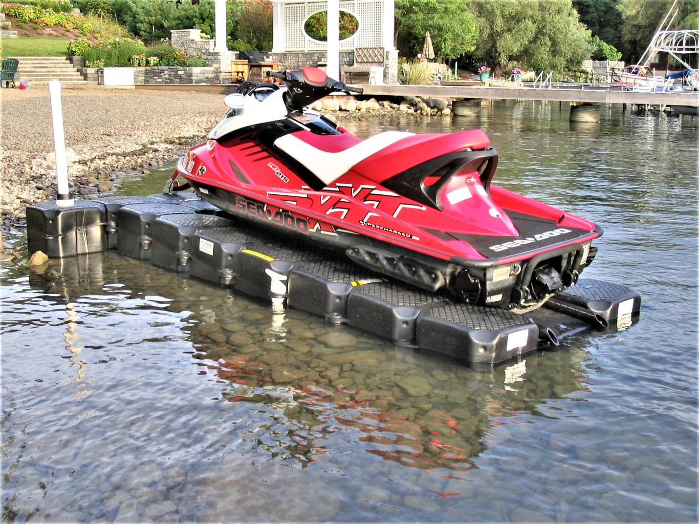 shallow-water-boat-lifts-discover-the-best-boat-lift-for-shoal-depth